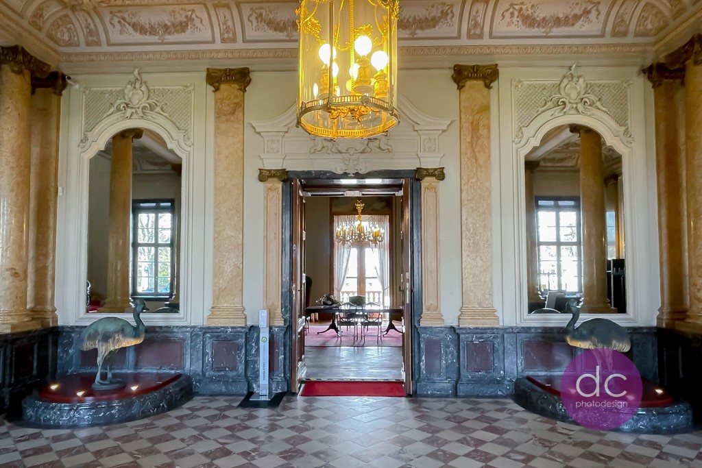 Zugang zum Trausaal im Schloss Philippsruhe - Hochzeitsfotograf Hanau